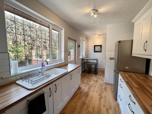 Bungalow Retreat With Games Room And Pool Table in ברומסגרוב