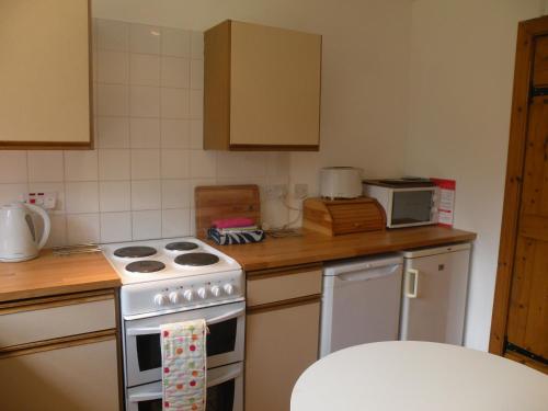 مطبخ, McHugh and Loudon Cottages in Saint Catherines