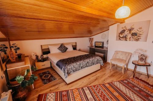 3 bedrooms, 5 beds