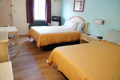 Quality Quarters Inn - image 14