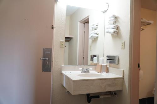 Quality Quarters Inn - image 10