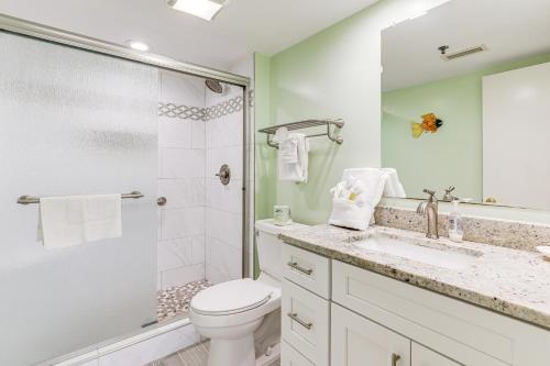 Beautiful Lakefront Condo - 5 Min Walk to Beach! - image 6