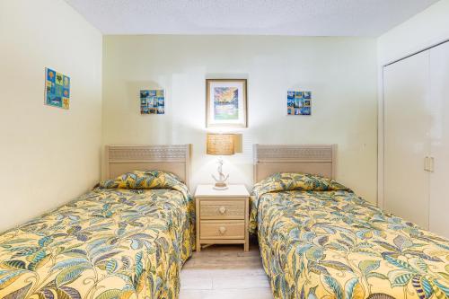Beautiful Lakefront Condo - 5 Min Walk to Beach! - image 7