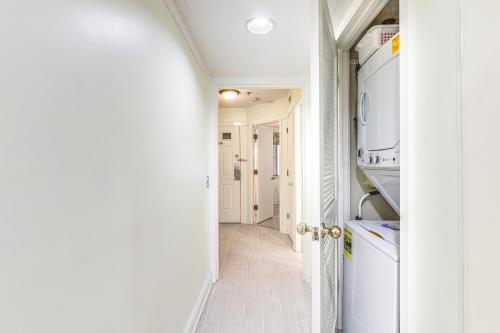Beautiful Lakefront Condo - 5 Min Walk to Beach! - image 11