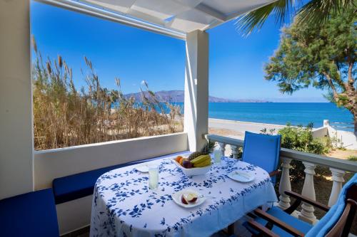 Facilities, Big Blue Villa in Kisamos, 10 meters from Sea near Camping Nopigia