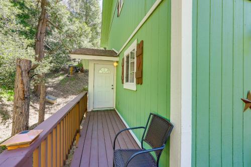 Remodeled Crestline Retreat Walk to Lake Gregory!