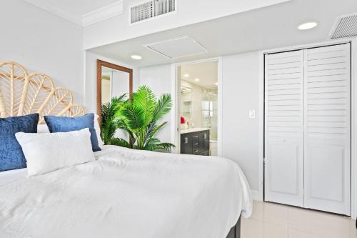 Ocean Beach Condo 3BR On the Sand 505 - image 14