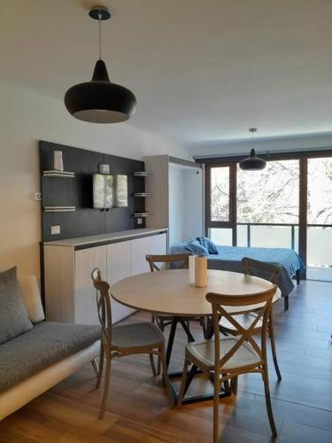 One-Bedroom Apartment room in Monoambiente luminoso con vista al cerro Otto