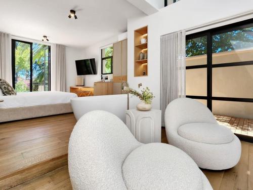 Luxury King Room image 5