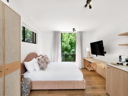 Executive King Room image 10