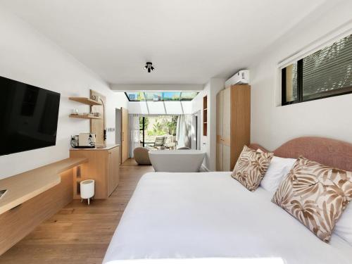 Executive King Room image 9