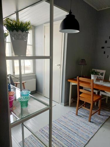 บริการและสิ่งอำนวยความสะดวก, Taideniityn Maa 1 - 4lle in วารเกาส์