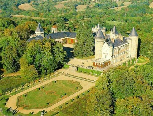 Château de Busset chambre d'hôte Saint-Yorre