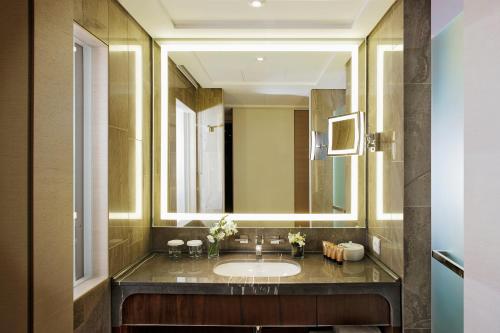 Tangla Hotel Brussels - image 14