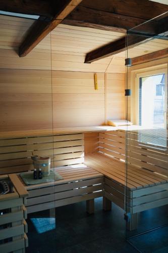 桑拿, Exklusive Dachgeschoß-Suite mit Sauna & Terrasse in 伊布斯河畔魏德霍芬
