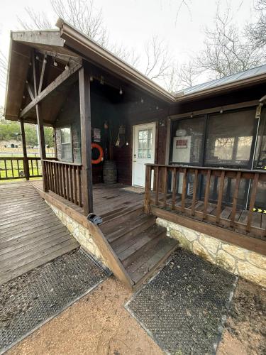 Bunk House The Roost Cabins in Lakehills (TX)