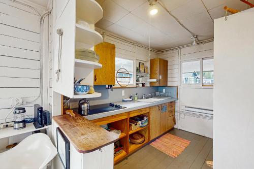 Historic Shore Cottage - image 8