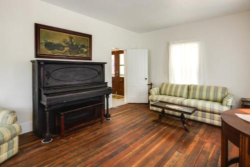Secluded Sanctuary with Yard about 1 Mi to Lake Broward - image 12