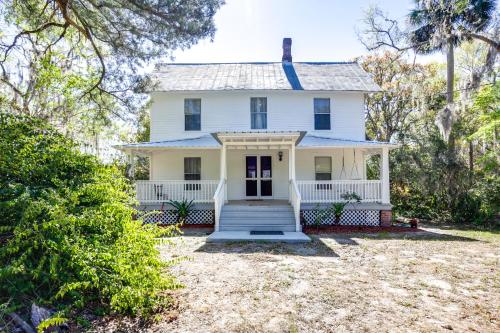 Peaceful Pomona Park Home 1 Mi to Lake Broward! in East Palatka (FL)