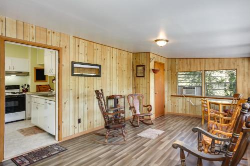 Peaceful Pomona Park Home 1 Mi to Lake Broward! in East Palatka (FL)