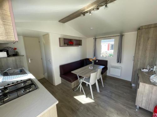 Low Budget - Luxe 4 persoons chalet met TV aan het Lauwersmeer 2