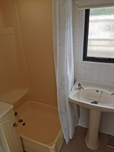 3 Bedroom Caravan in Rural Area - Limerstone in Carisbrooke