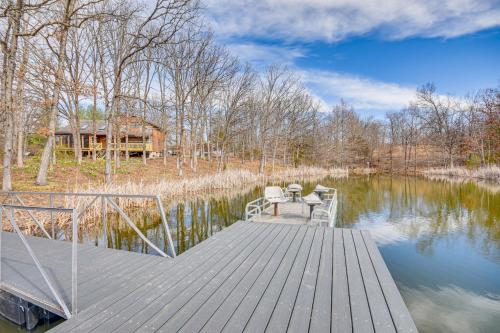 . Historic Clark Cabin w/ Deck & Fishing Pond Access
