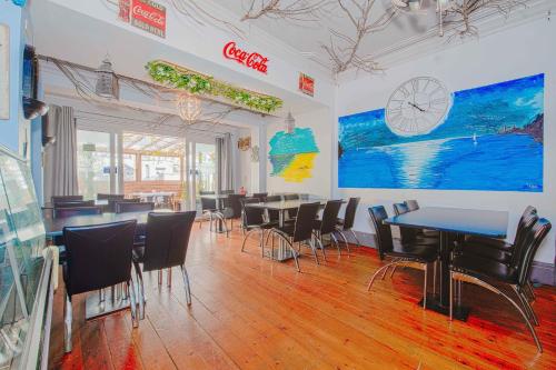 Létesítmények, OYO Pier Hotel in Pier