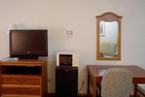 OYO Hotel Altus N Main St - image 12