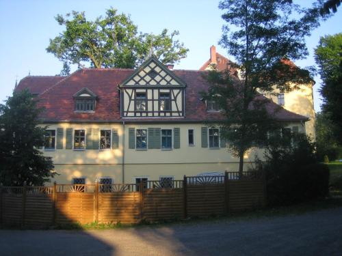 Schloßpension Hummelshain - Weißbach