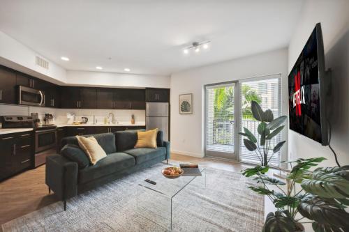Luxury 1bdr in Hollywood with Pool, Gym, Free Parking