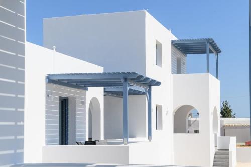 Sunny & Blue 3 in Parasporos