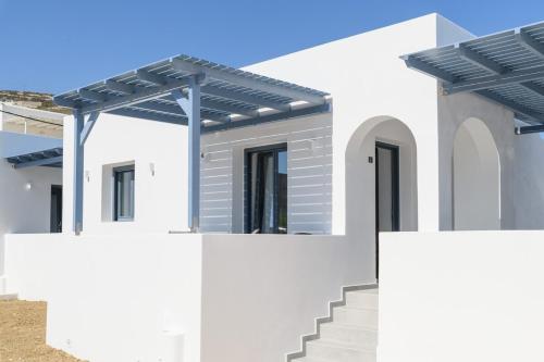 Sunny & Blue 3 in Parasporos