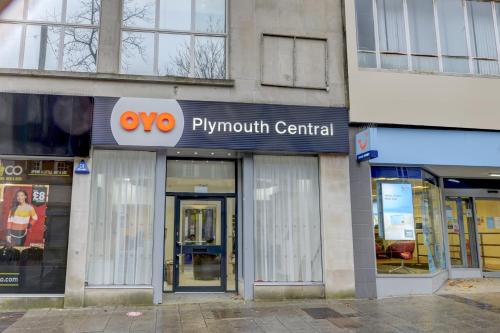 . OYO Plymouth Central Hotel