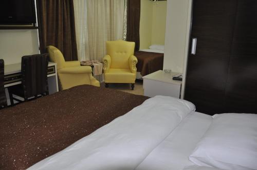 Gloria Tibi Hotel - image 13