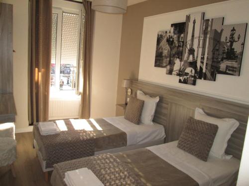2 twin beds