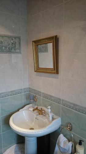 Crawfords Guest house - image 5