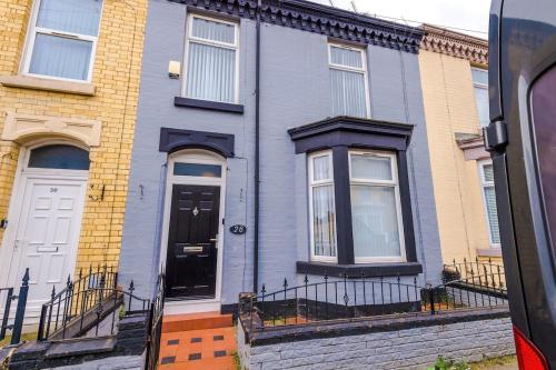 #17 Walk to Anfield Stylish House - for 12- Perfect for contractors and families - free street parking, Liverpool (photo 5)