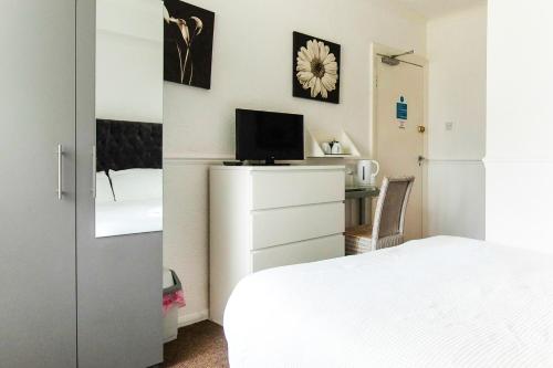 OYO The Longlands Hotel - image 10
