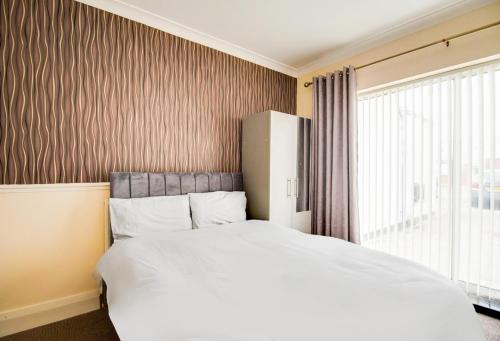 OYO The Longlands Hotel - image 3