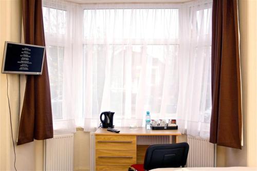 OYO Central Hotel Golders Green - image 3