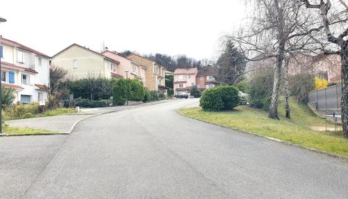 Kilátás, T2 Neuf indépendant-8min de Lyon - Parking privé -Terrasse (T2 Neuf independant-8min de Lyon - Parking prive -Terrasse) in Irigny