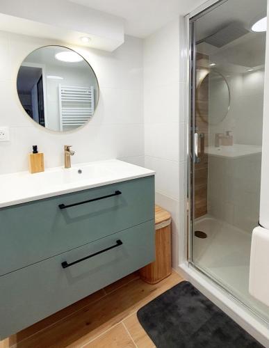 Fürdőszoba, T2 Neuf indépendant-8min de Lyon - Parking privé -Terrasse (T2 Neuf independant-8min de Lyon - Parking prive -Terrasse) in Irigny