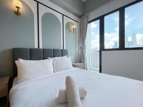 The Colony by Infinitum KLCC Sky Pool KualaLumpur - image 13