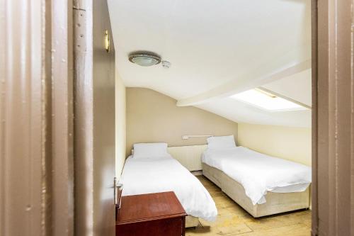 OYO Old Oak Tree Inn - image 9