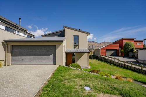 Four-Bedroom Holiday Home image 2