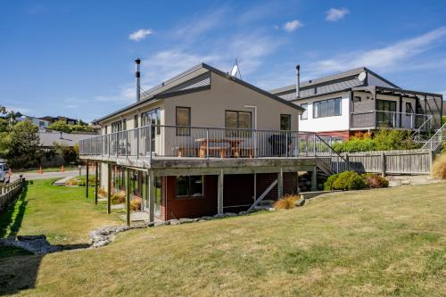 Four-Bedroom Holiday Home image 1