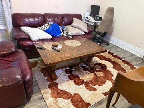 Oshawa Duplex in 中奧沙瓦