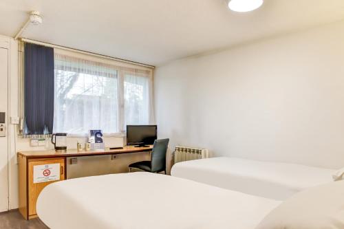 OYO Blue Inn - image 10