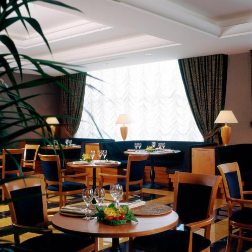 Ramada Naples City Centre - image 9